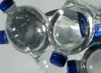 Butelki wody mineralnej