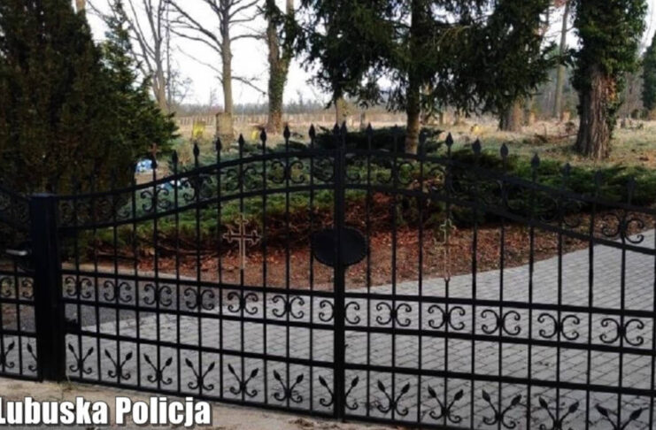 Stara Jabłona: Odnalazła się brama cmentarna skradziona 8 miesięcy temu