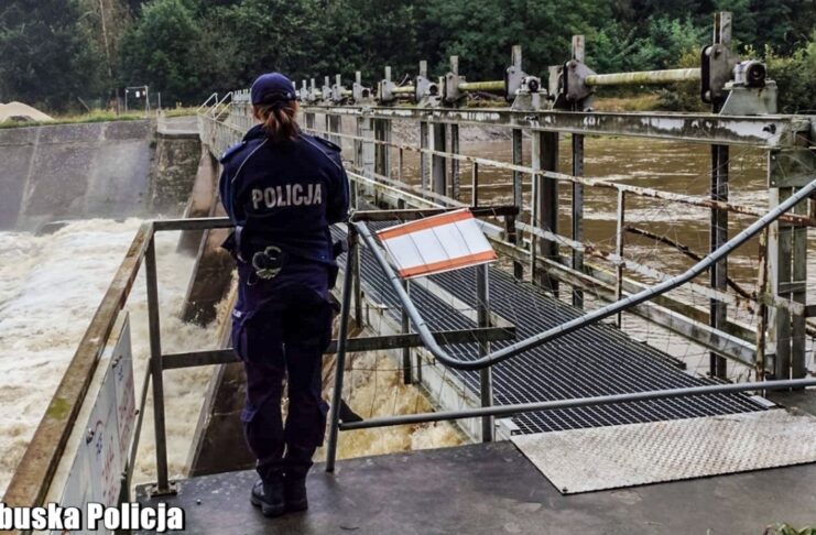 Fala powodziowa uderzy we wtorek - Szprotawa i Żagań przygotowują się na najgorsze